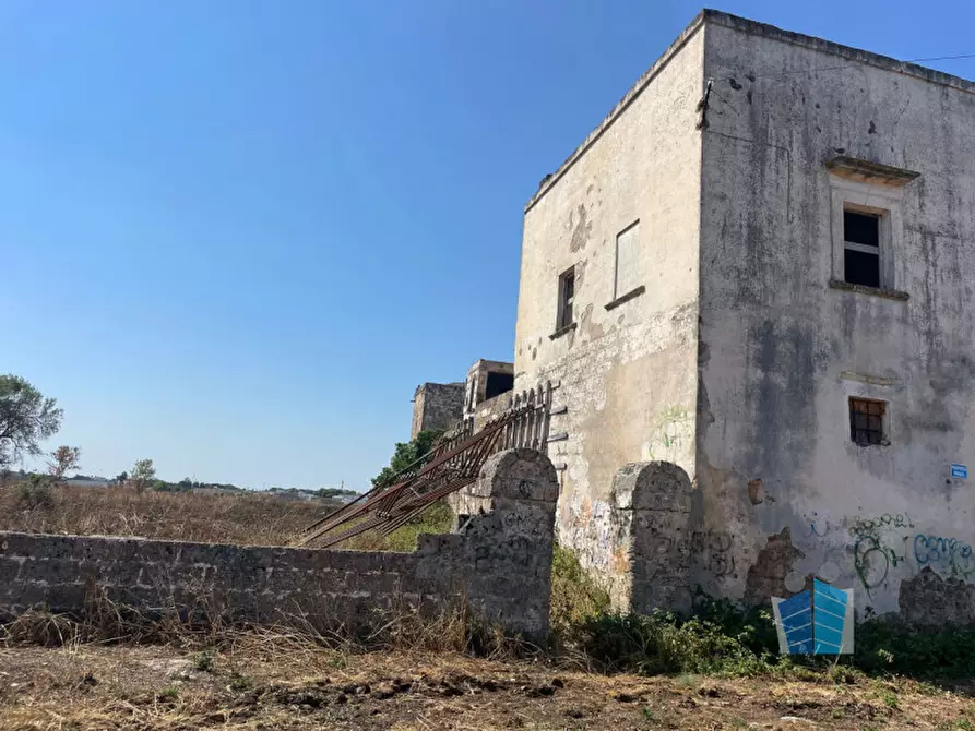 Immagine 11 di Palazzo in vendita  a Copertino