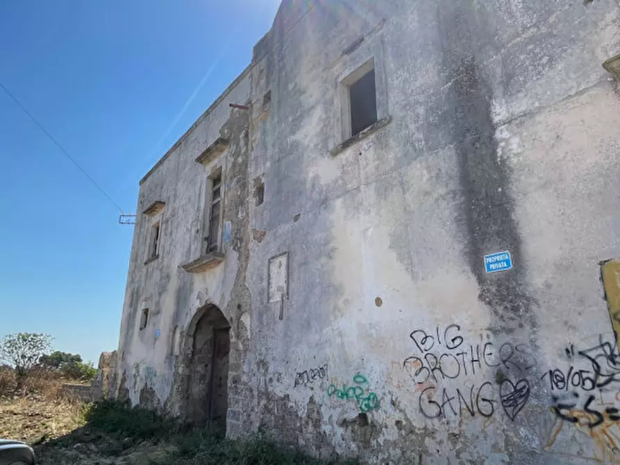 Immagine 12 di Palazzo in vendita  a Copertino