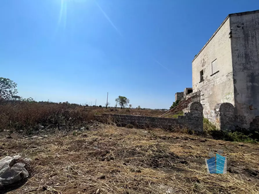 Immagine 13 di Palazzo in vendita  a Copertino