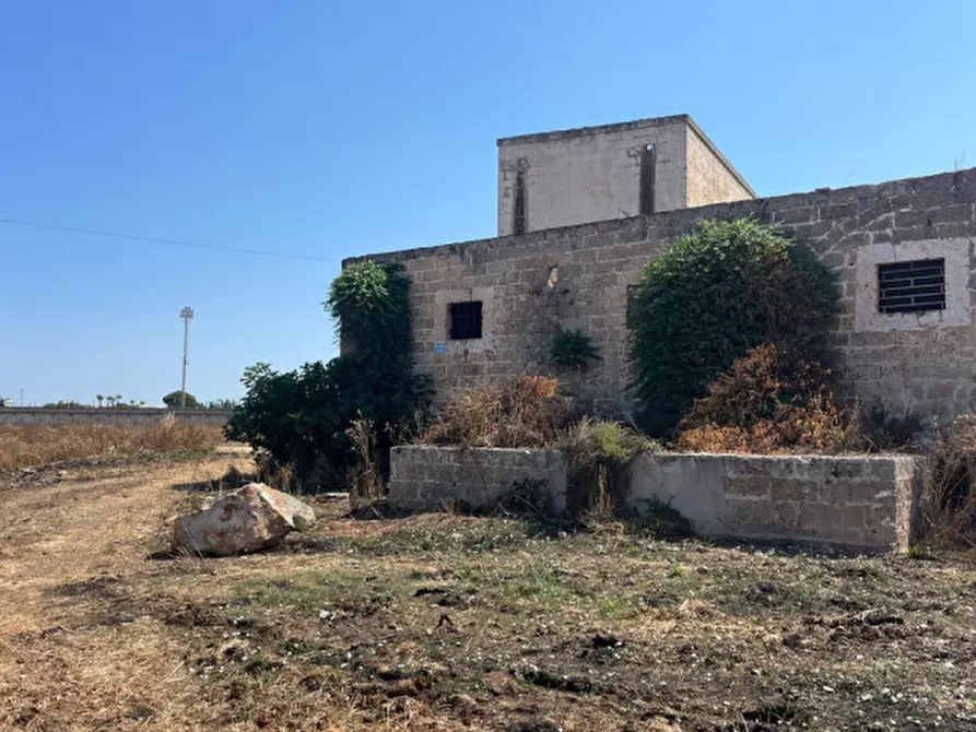 Immagine 29 di Palazzo in vendita  a Copertino
