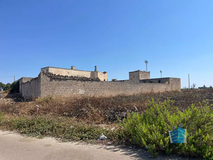 Immagine 31 di Palazzo in vendita  a Copertino