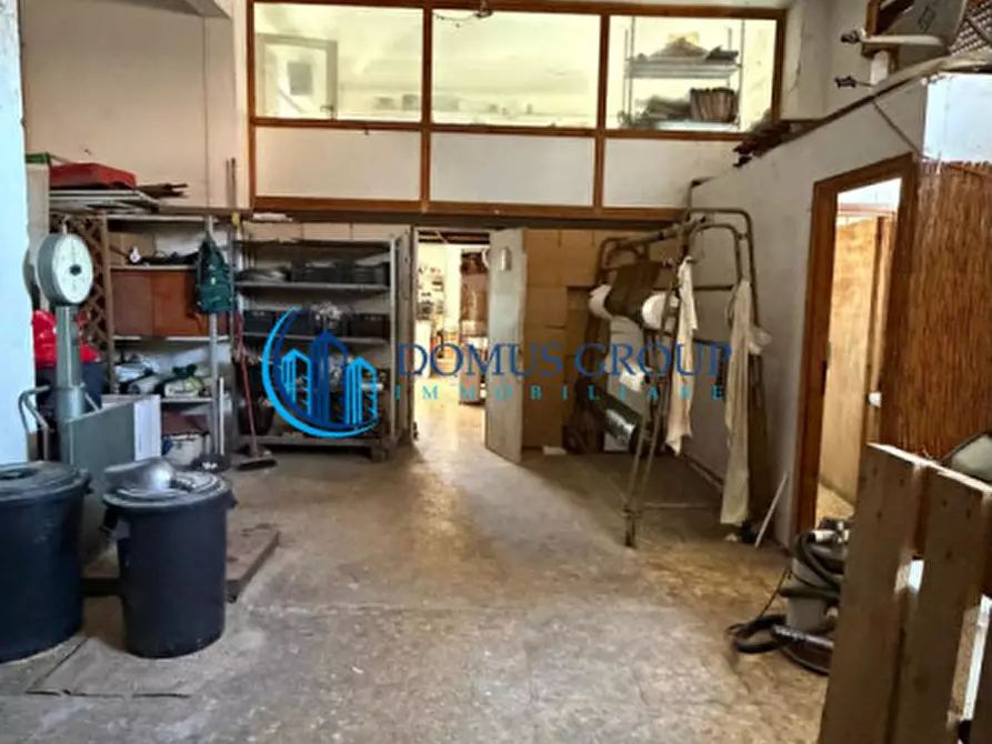 Immagine 8 di Attività commerciale in vendita  in via Forno Saraceno a Roma