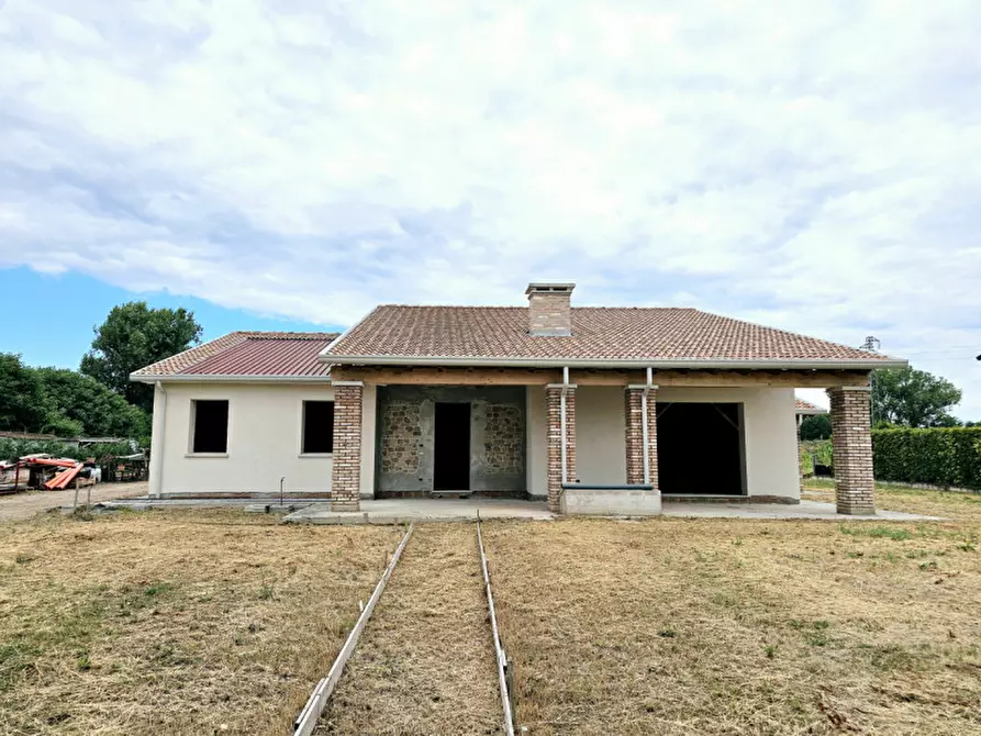 Immagine 1 di Casa indipendente in vendita  in VIA DOSSI a Borgo Veneto