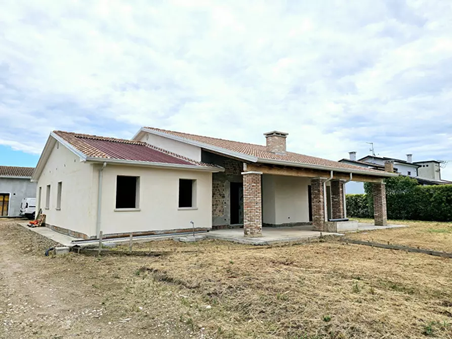 Immagine 2 di Casa indipendente in vendita  in VIA DOSSI a Borgo Veneto