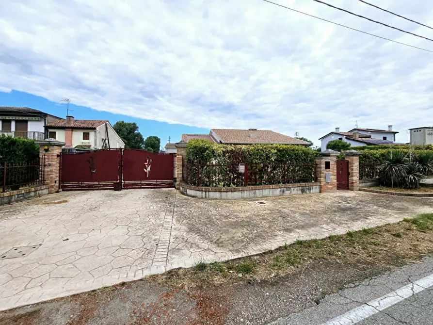Immagine 8 di Casa indipendente in vendita  in VIA DOSSI a Borgo Veneto
