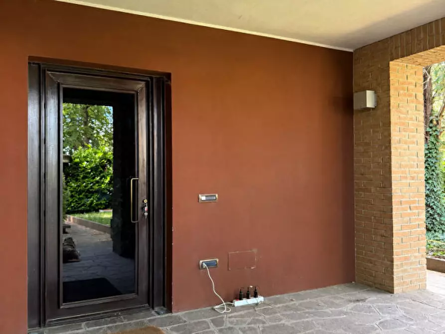 Immagine 5 di Villa in vendita  in via guglielmo marconi 74 a Montechiarugolo