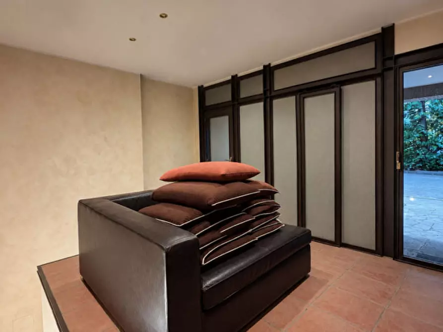 Immagine 26 di Villa in vendita  in via guglielmo marconi 74 a Montechiarugolo
