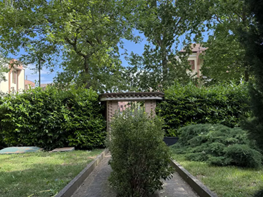 Immagine 39 di Villa in vendita  in via guglielmo marconi 74 a Montechiarugolo