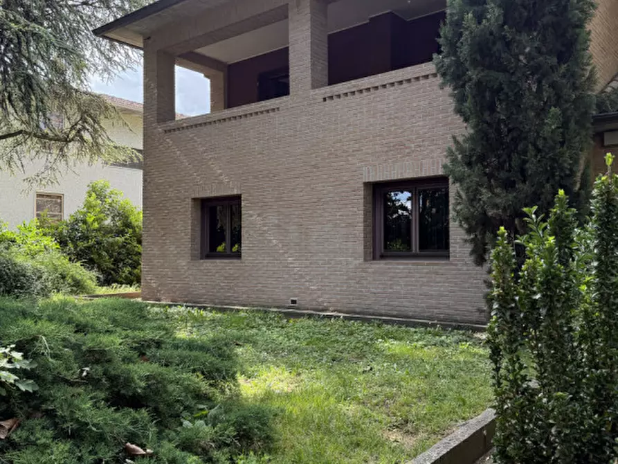Immagine 40 di Villa in vendita  in via guglielmo marconi 74 a Montechiarugolo