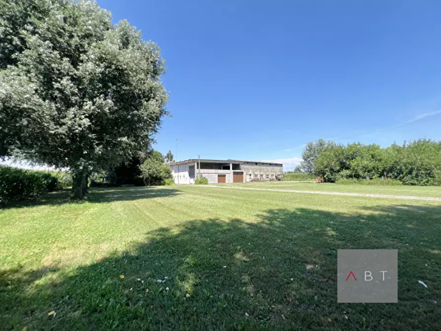 Immagine 27 di Casa indipendente in vendita  a Piazzola Sul Brenta