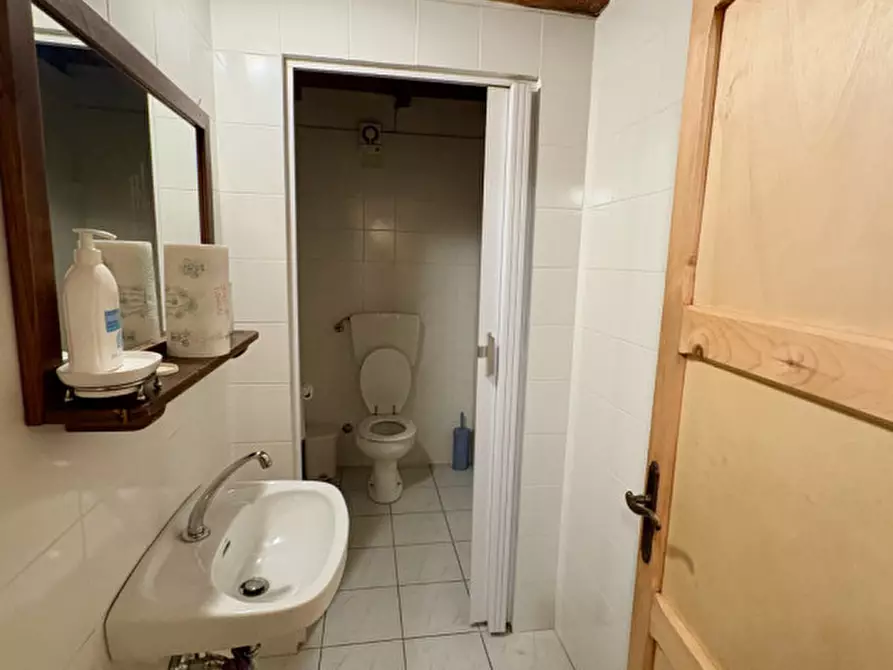 Immagine 7 di Negozio in vendita  in Località Gorgiti a Loro Ciuffenna