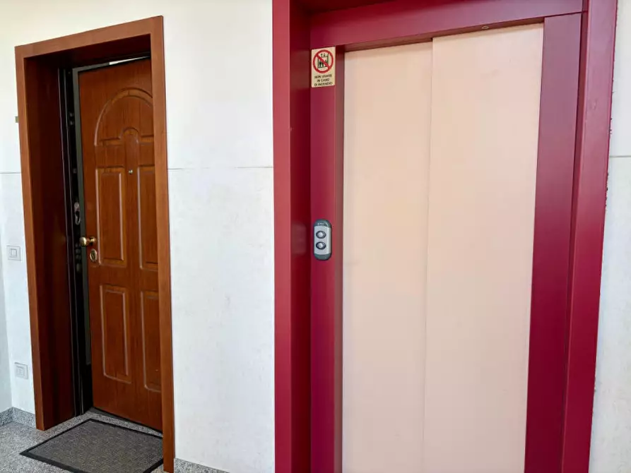 Immagine 10 di Ufficio in affitto  in Via Franklin Delano Roosevelt a Carpi