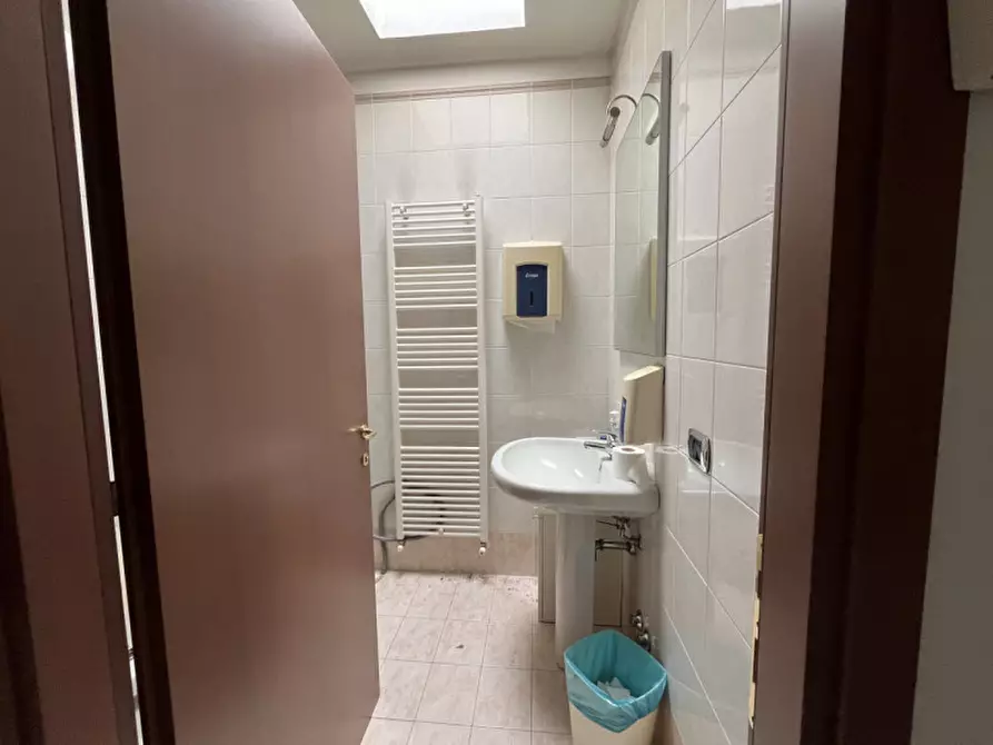 Immagine 9 di Ufficio in affitto  a Rubano