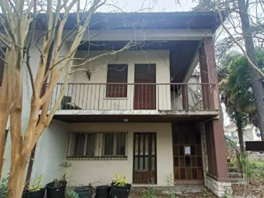 Immagine 1 di Casa indipendente in vendita  in Viale Paola Frassinetti 33 a Oderzo