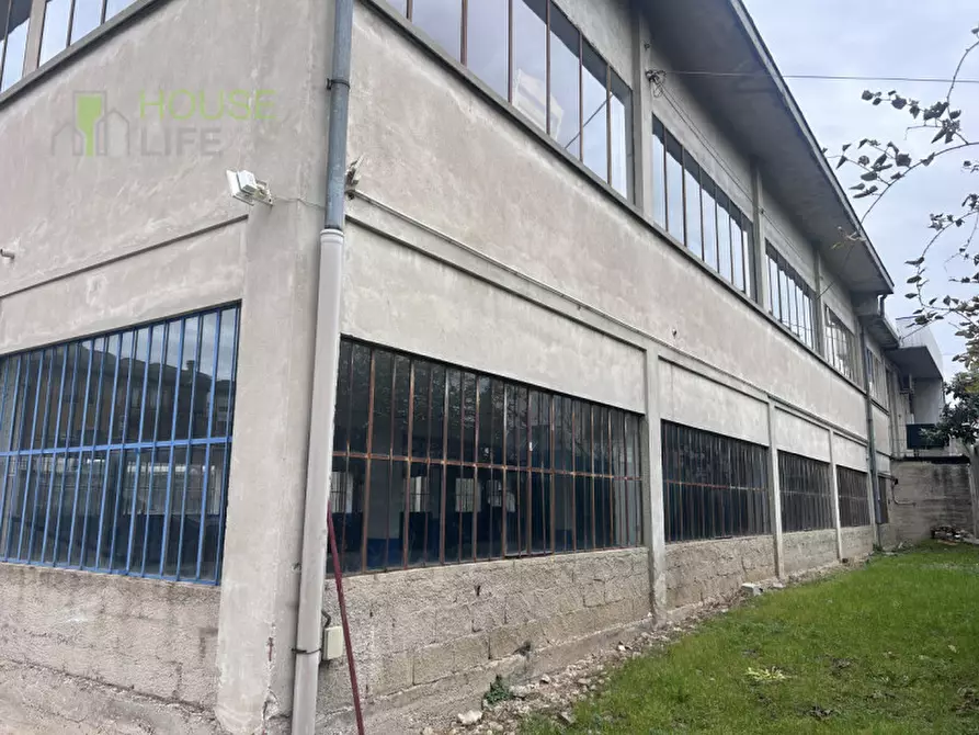 Immagine 13 di Magazzino in affitto  a Schio