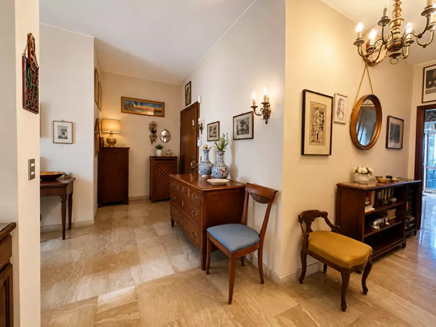 Immagine 5 di Appartamento in vendita  in Via Michelangelo Buonarroti a Milano