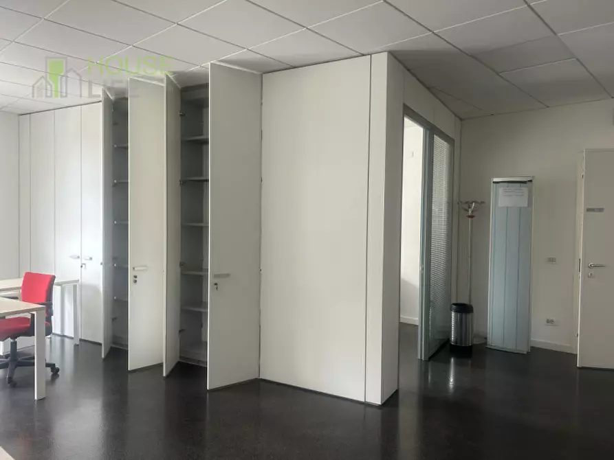 Immagine 11 di Ufficio in affitto  in Viale dell'industria a Schio