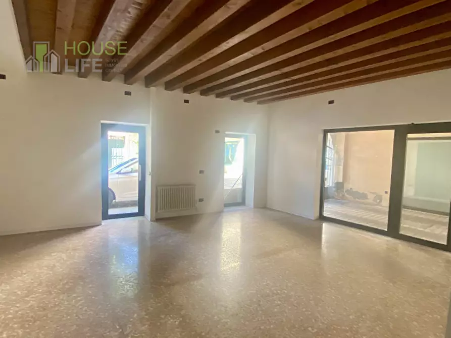 Immagine 2 di Negozio in vendita  in via Don Faccin a Schio