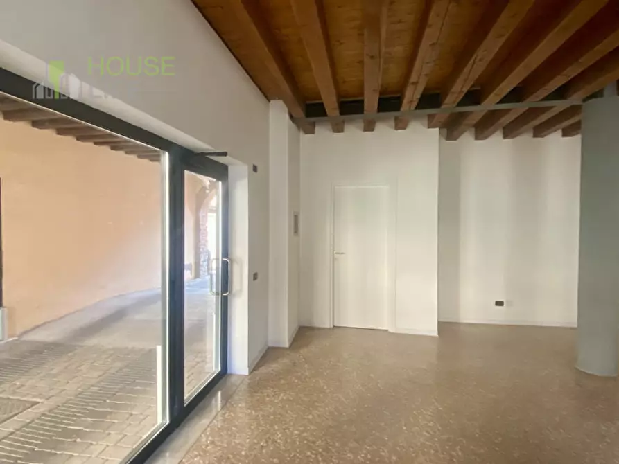 Immagine 7 di Negozio in vendita  in via Don Faccin a Schio