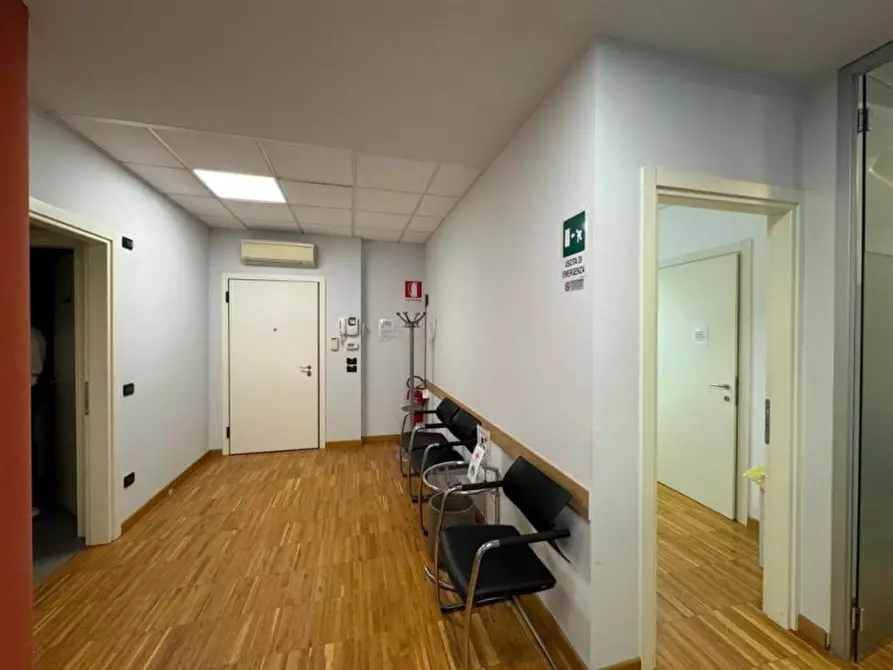 Immagine 15 di Ufficio in affitto  a Villafranca Di Verona