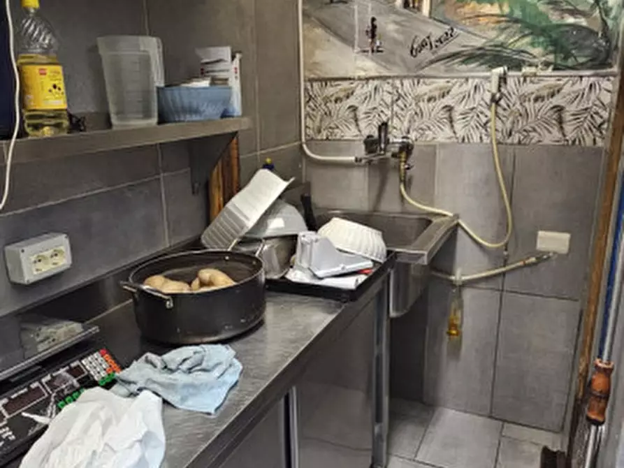 Immagine 11 di Negozio in vendita  in Via Don Giovanni Bosco, 3/V a Bari