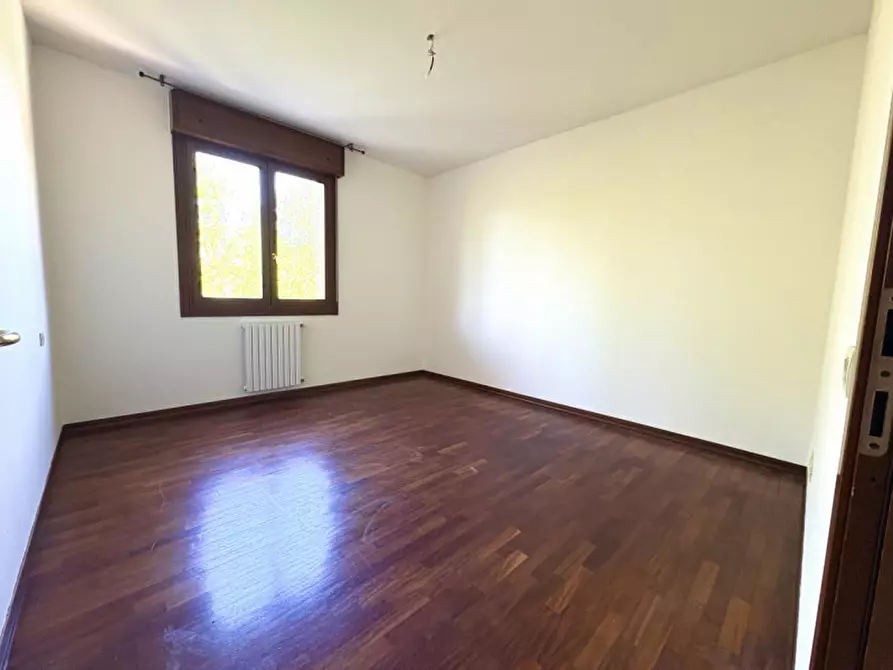 Immagine 10 di Appartamento in vendita  a Cavezzo