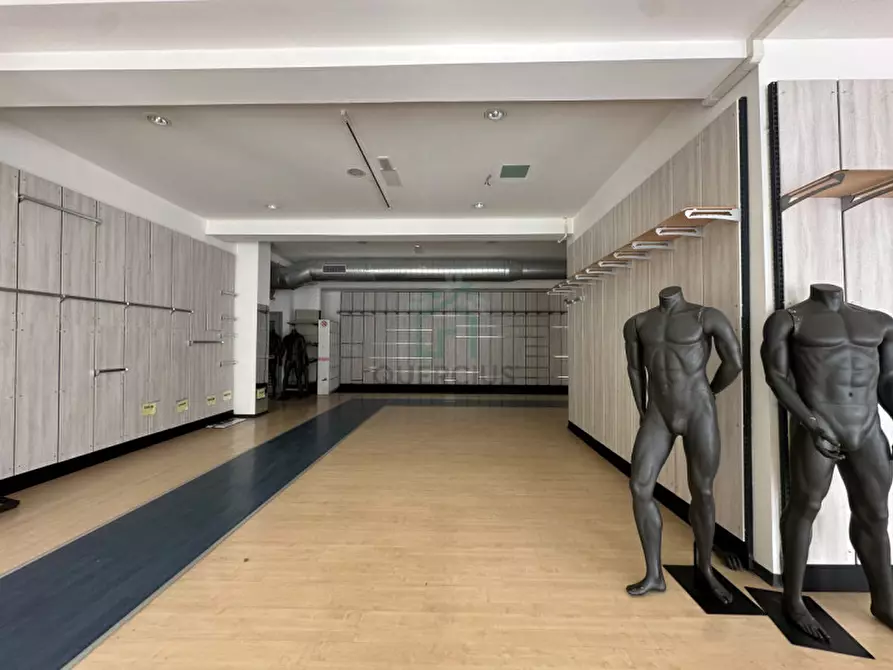Immagine 4 di Negozio in vendita  in Via Mantovana a Verona