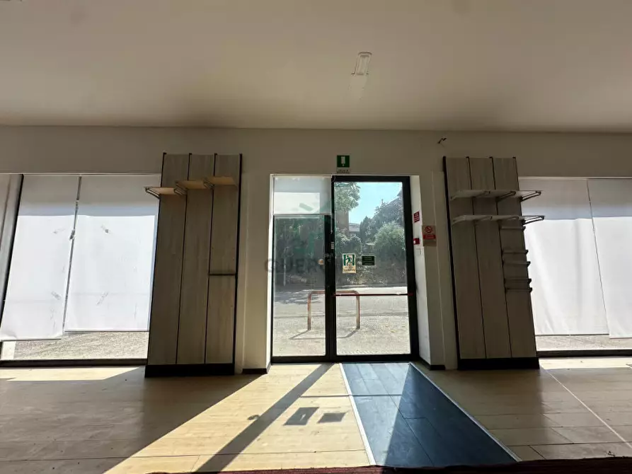 Immagine 5 di Negozio in vendita  in Via Mantovana a Verona