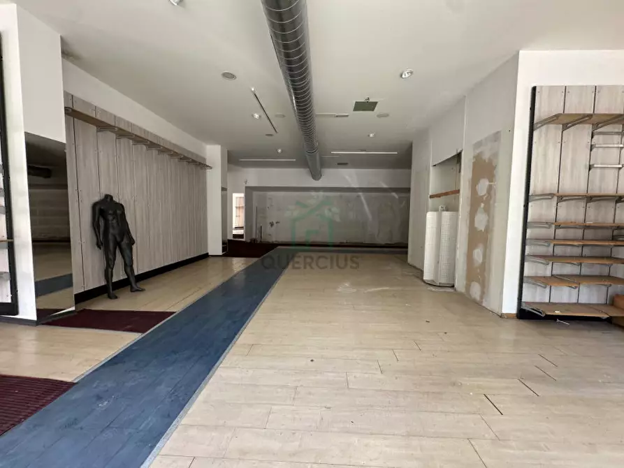 Immagine 8 di Negozio in vendita  in Via Mantovana a Verona