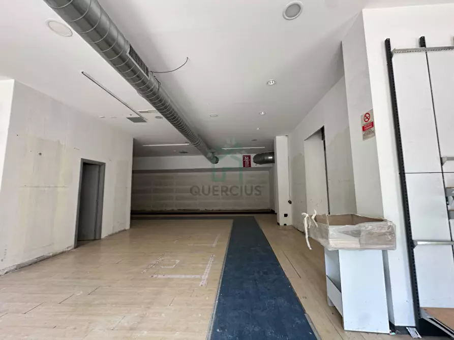 Immagine 16 di Negozio in vendita  in Via Mantovana a Verona