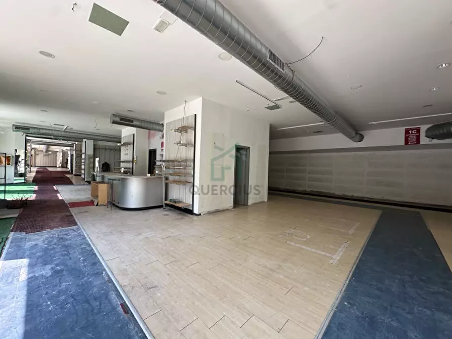 Immagine 20 di Negozio in vendita  in Via Mantovana a Verona