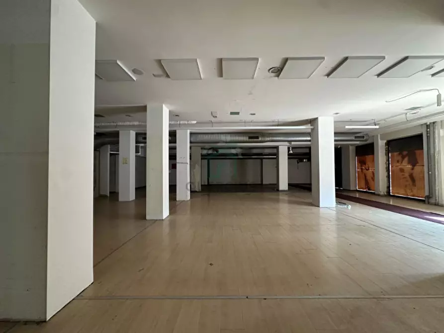 Immagine 22 di Negozio in vendita  in Via Mantovana a Verona