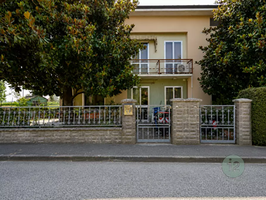 Immagine 1 di Villetta a schiera in vendita  in Via Cristoforo Colombo 3 a Novi Di Modena