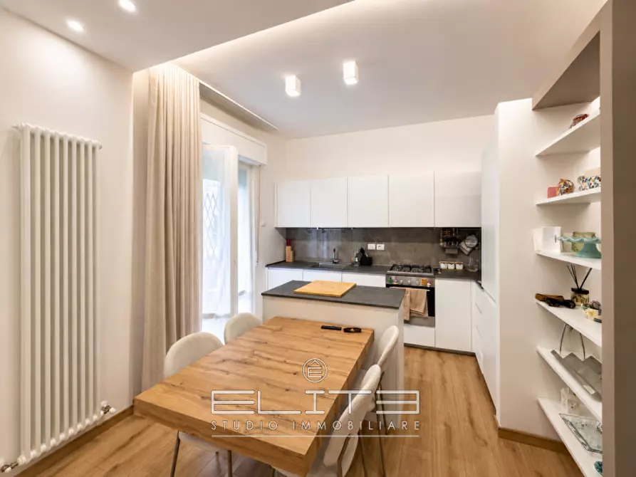 Immagine 2 di Appartamento in vendita  in Via Montesanto a Ancona