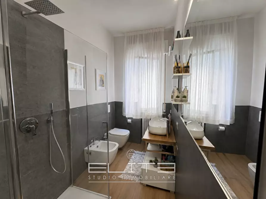 Immagine 10 di Appartamento in vendita  in Via Montesanto a Ancona