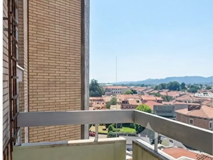 Immagine 8 di Appartamento in vendita  in schio a Schio