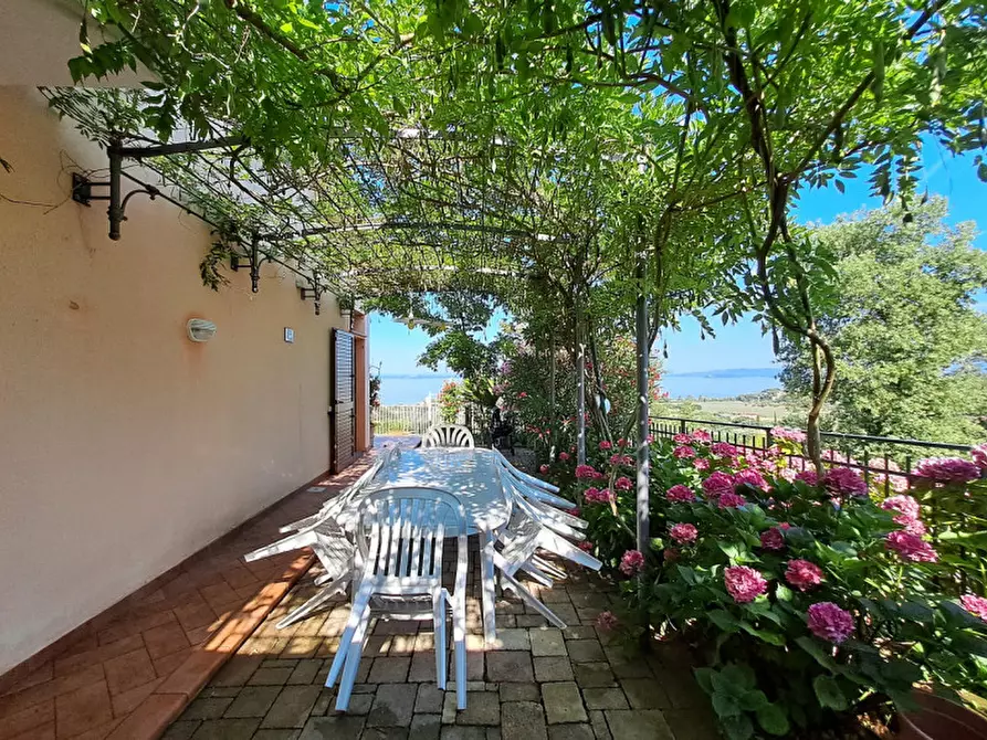 Immagine 3 di Villa in vendita  a Magione