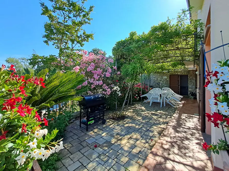 Immagine 4 di Villa in vendita  a Magione