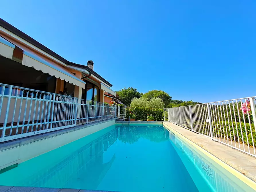 Immagine 4 di Villa in vendita  a Magione