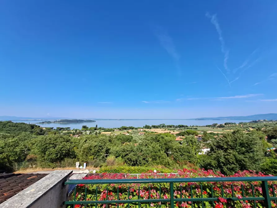 Immagine 23 di Villa in vendita  a Magione