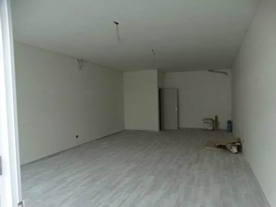 Immagine 5 di Negozio in affitto  in via nazionale n.SNC a Marsicovetere