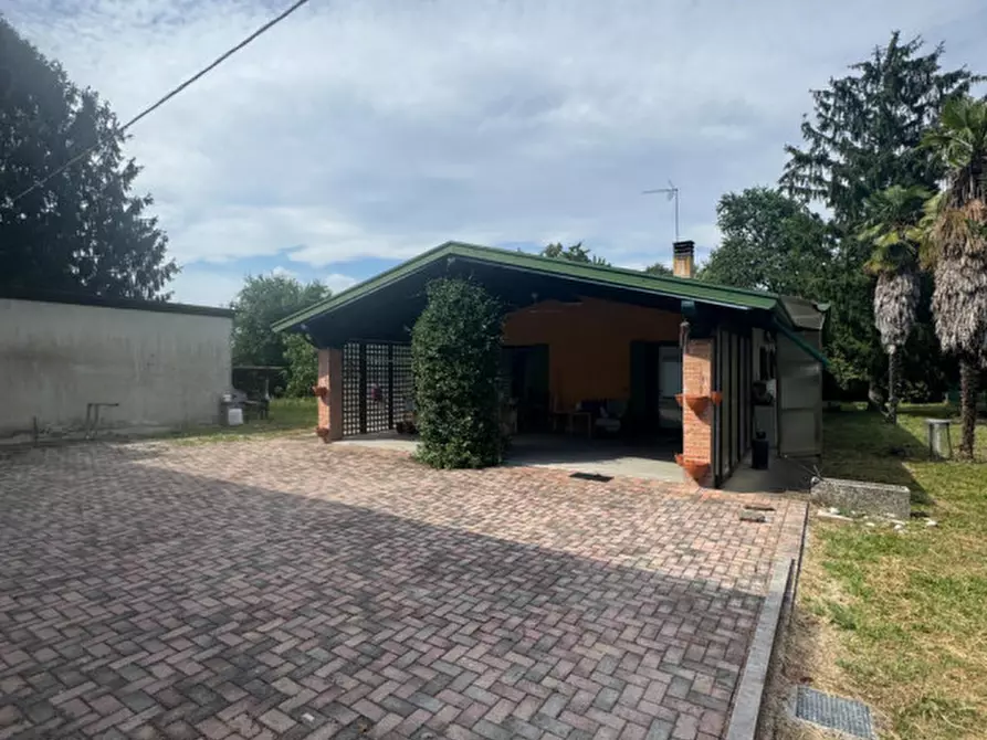 Immagine 1 di Casa indipendente in vendita  in Via Montello 110 a Visco