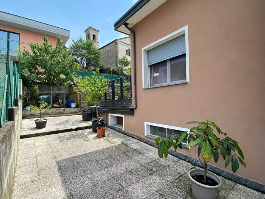 Immagine 10 di Casa bifamiliare in vendita  in Via Copelli, 11 a Luino