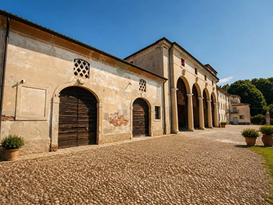 Immagine 4 di Villa in vendita  in via madonna 25 a Erbé
