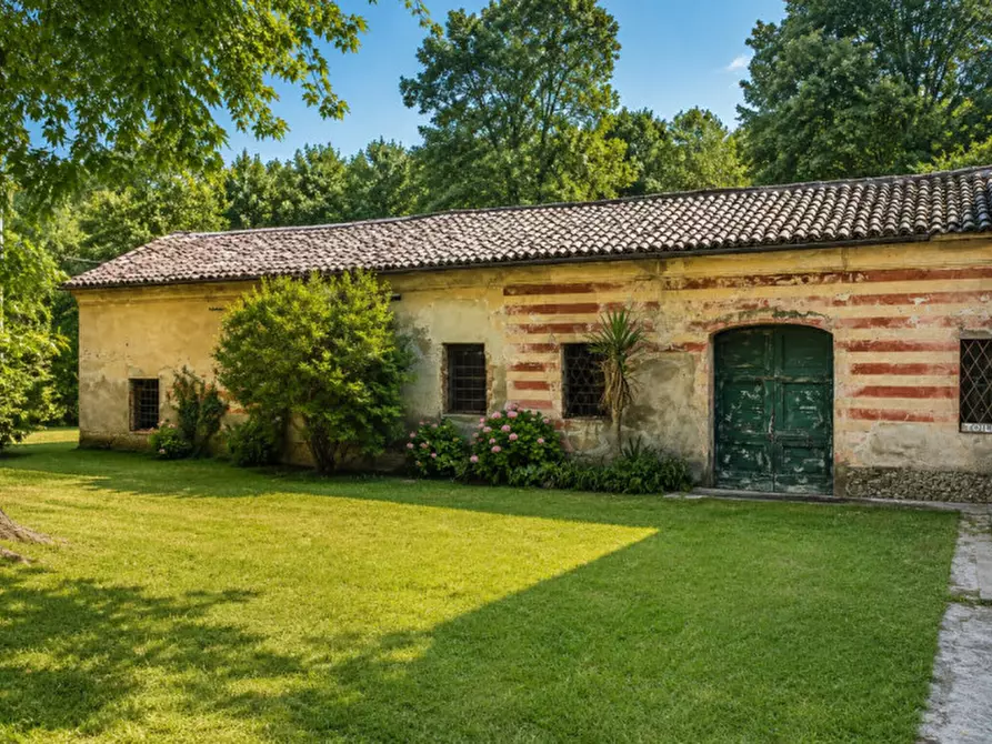 Immagine 6 di Villa in vendita  in via madonna 25 a Erbé
