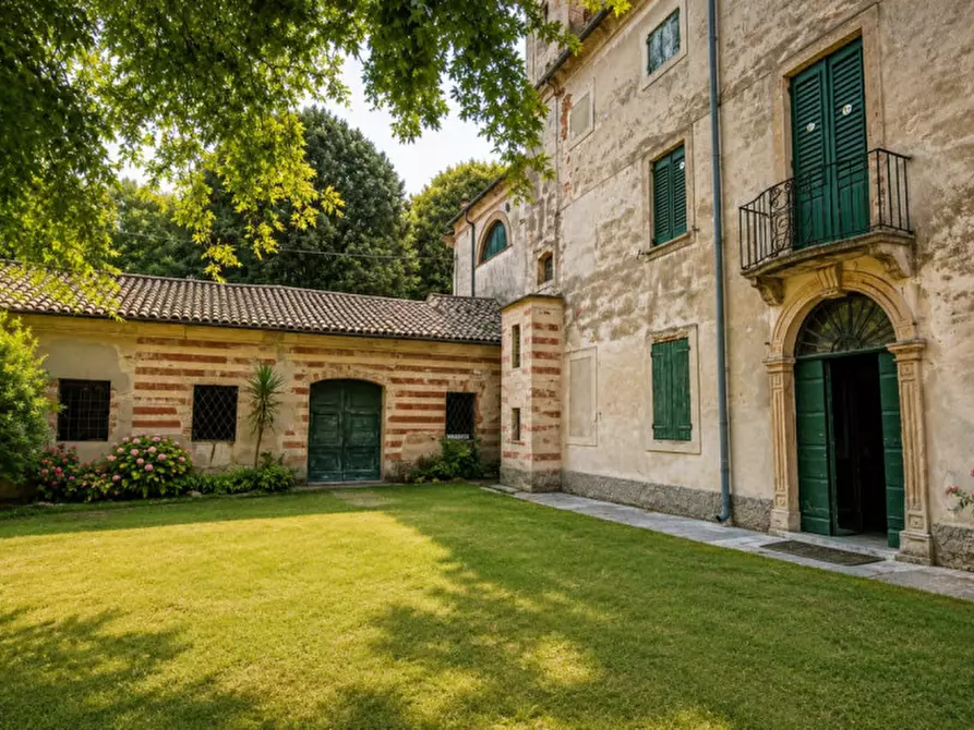 Immagine 7 di Villa in vendita  in via madonna 25 a Erbé