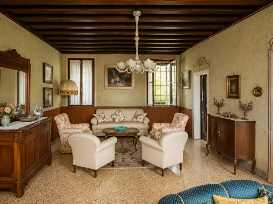 Immagine 11 di Villa in vendita  in via madonna 25 a Erbé