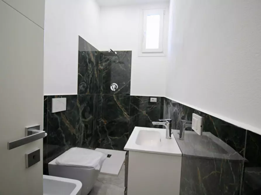 Immagine 11 di Appartamento in vendita  in Via Giuseppe Meoni a Prato