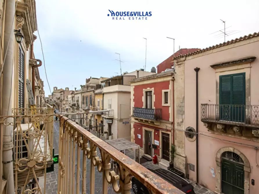 Immagine 8 di Appartamento in vendita  in Via Ducezio a Noto