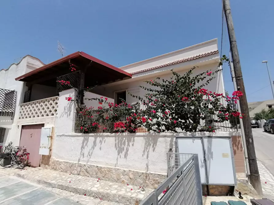 Immagine 3 di Casa indipendente in vendita  in Via dei Giacinti, 74024 a Manduria